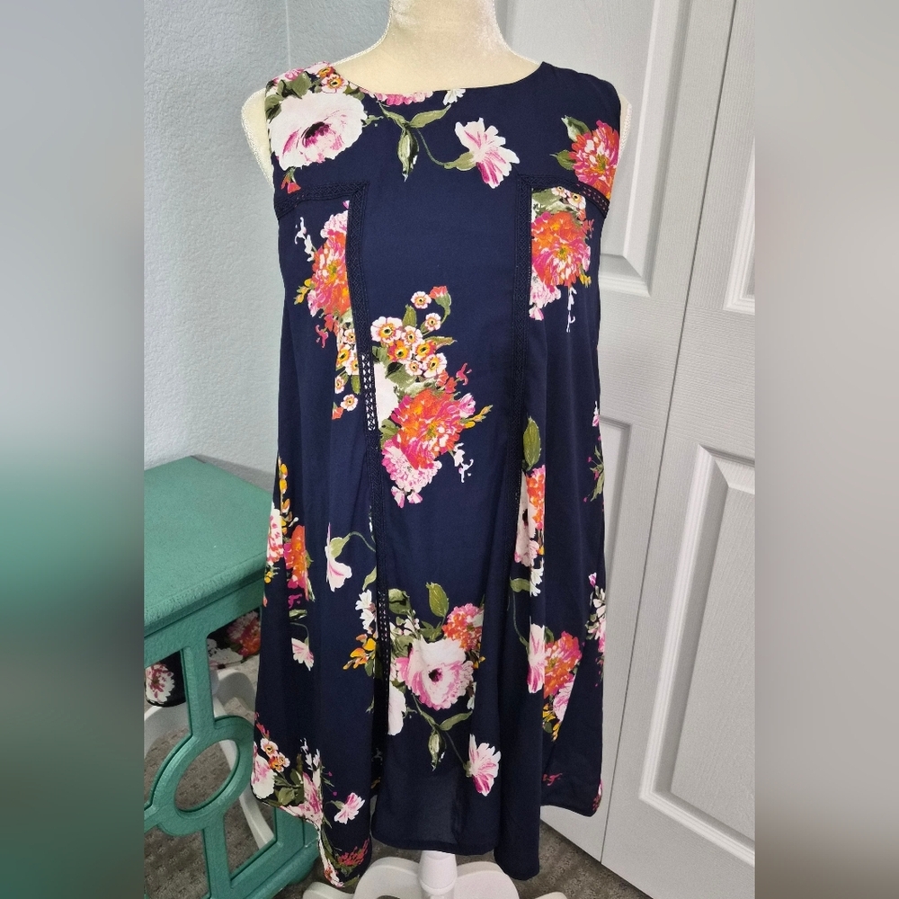 ​NWT Blue Rain Francesca’s Navy Floral Shift Dress Large